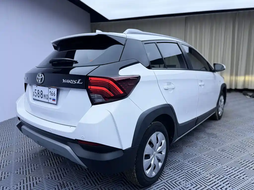 Toyota Yaris L 2022 — фото 8