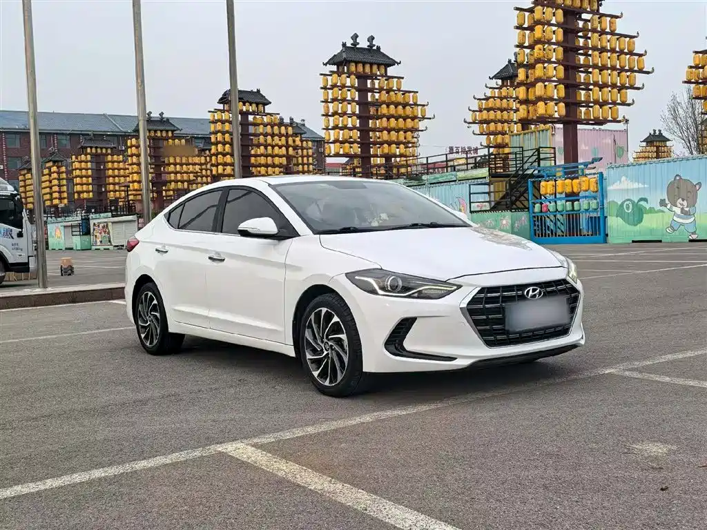 Hyundai Elantra 2020 — фото 22