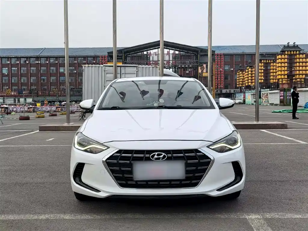 Hyundai Elantra 2020 — фото 3