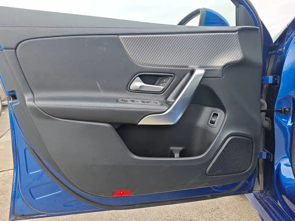 Mercedes-Benz A-Class 2023 — фото 8