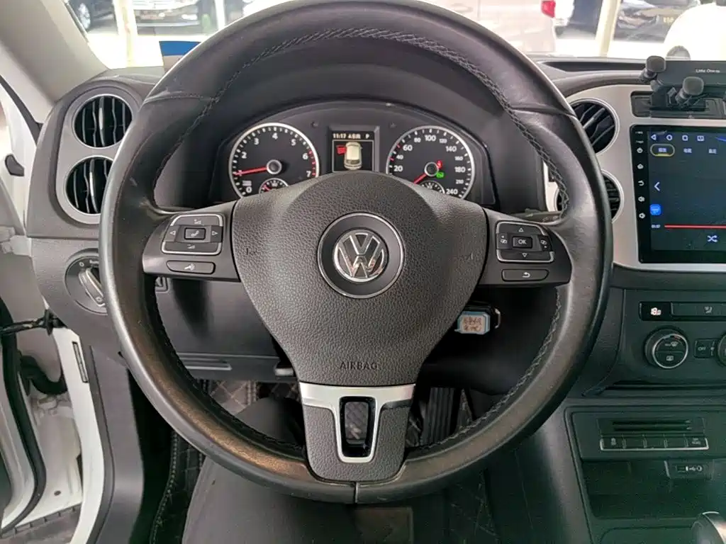 Volkswagen Tiguan 2016 — фото 11