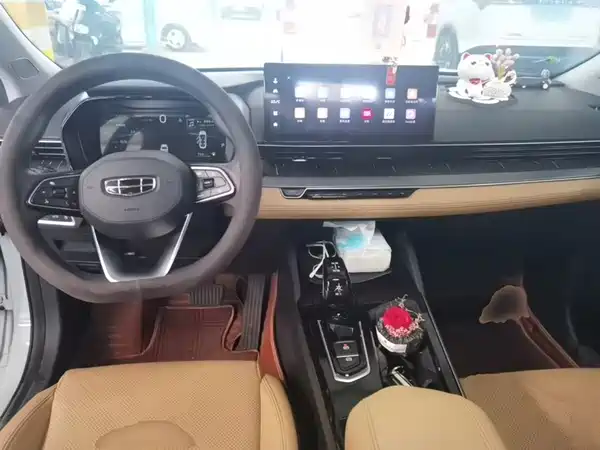 Geely Emgrand L Hip 2025