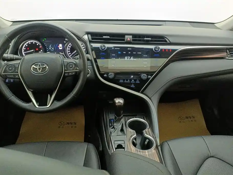 Toyota Camry 2020 — фото 12