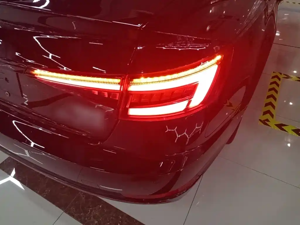 Audi A4L 2018 — фото 8