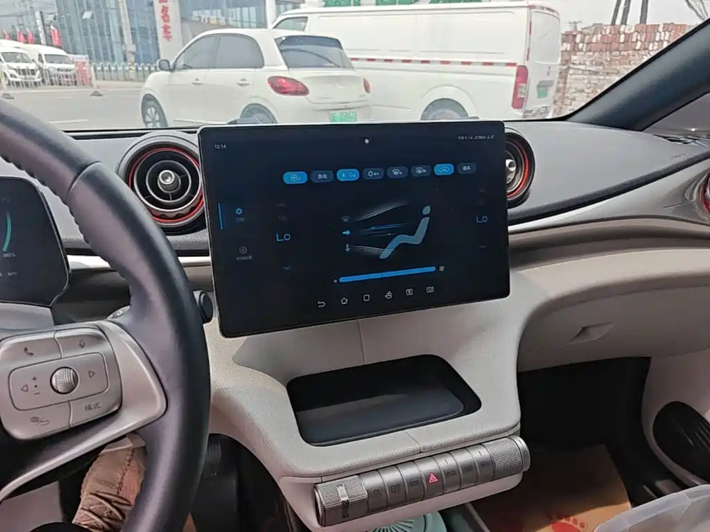 BYD Dolphin 2022 — фото 13