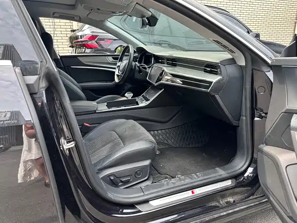 Audi A7L 2024