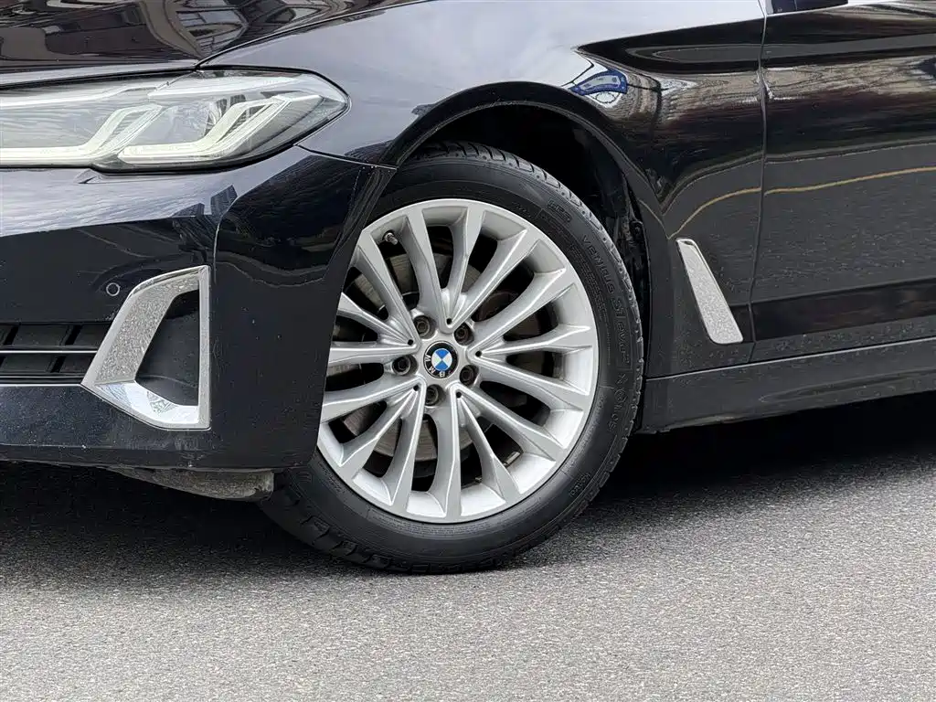 BMW 5 Series 2021 — фото 25