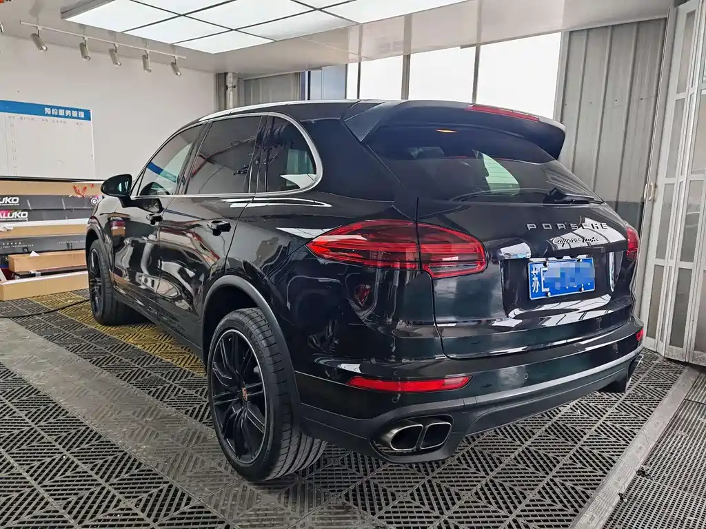 Porsche Cayenne 2015 — фото 12