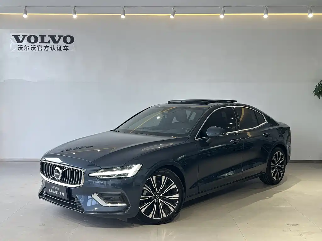 Volvo S60 2024 — фото 1