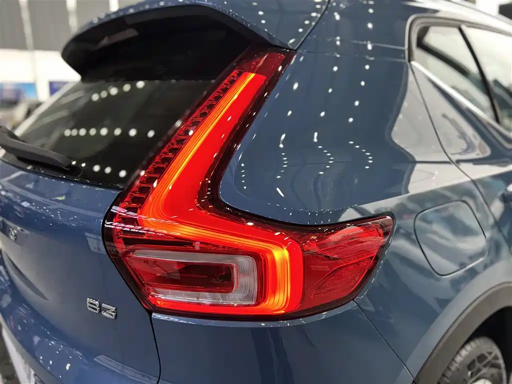 Volvo XC40 2025 — фото 11