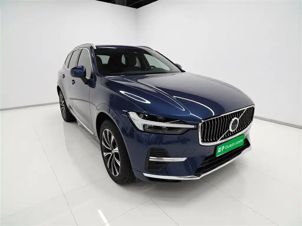 Volvo XC60 2022 — фото 4