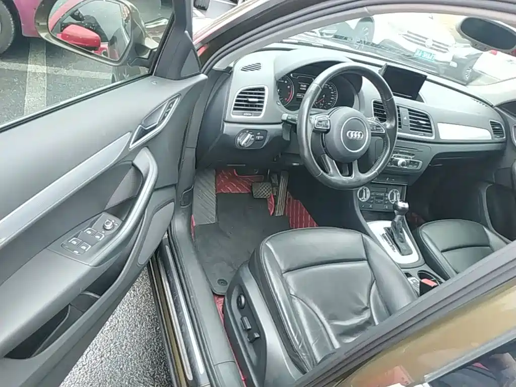 Audi Q3 2015 — фото 16