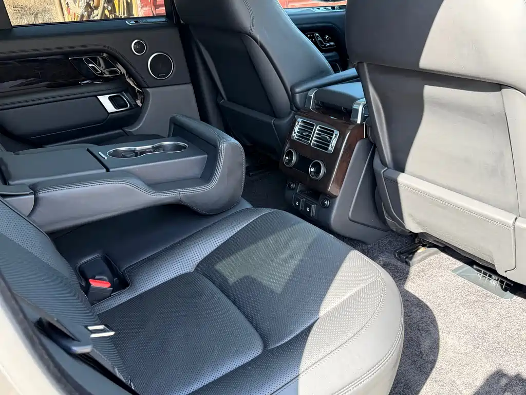 Land Rover Range Rover 2020 — фото 18