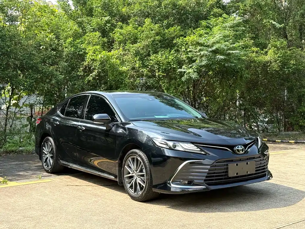 Toyota Camry 2023 — фото 3