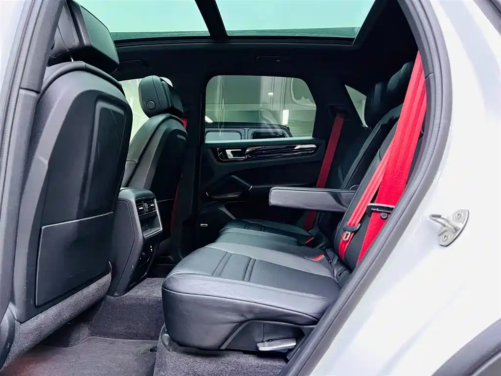 Porsche Cayenne Hybrid 2021 — фото 16