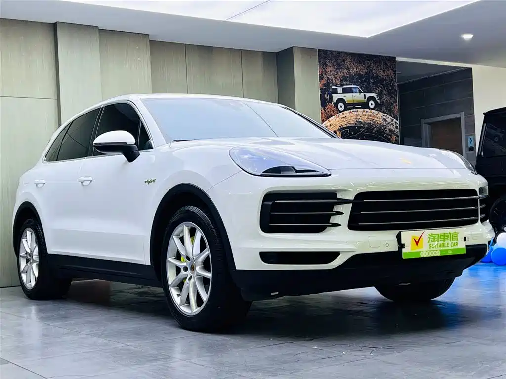 Porsche Cayenne Hybrid 2021