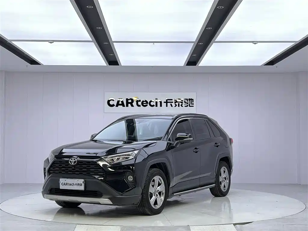 Toyota RAV4 2022 — фото 1