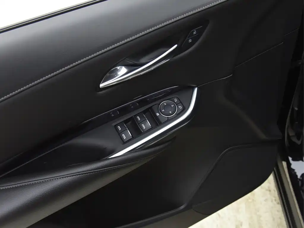 Cadillac XT4 2021 — фото 11