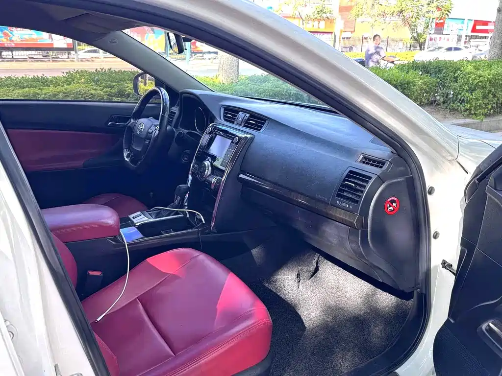 Toyota Reiz 2014