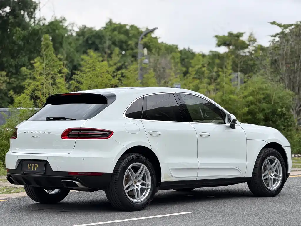 Porsche Macan 2017 — фото 16