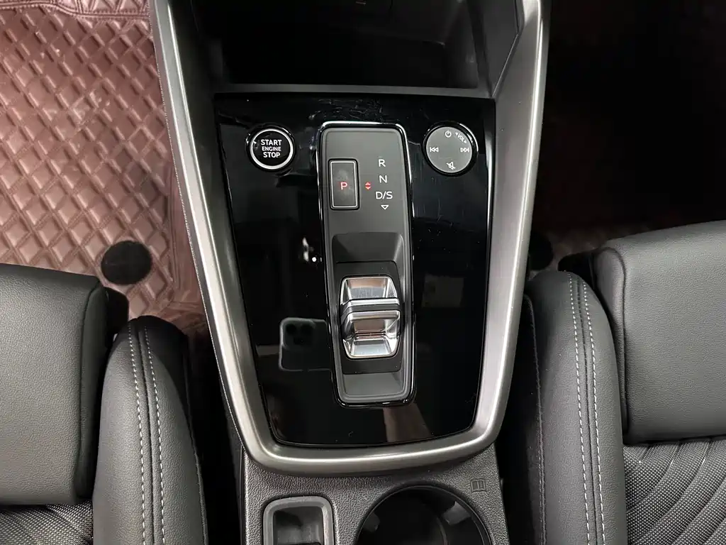 Audi A3 2023 — фото 12