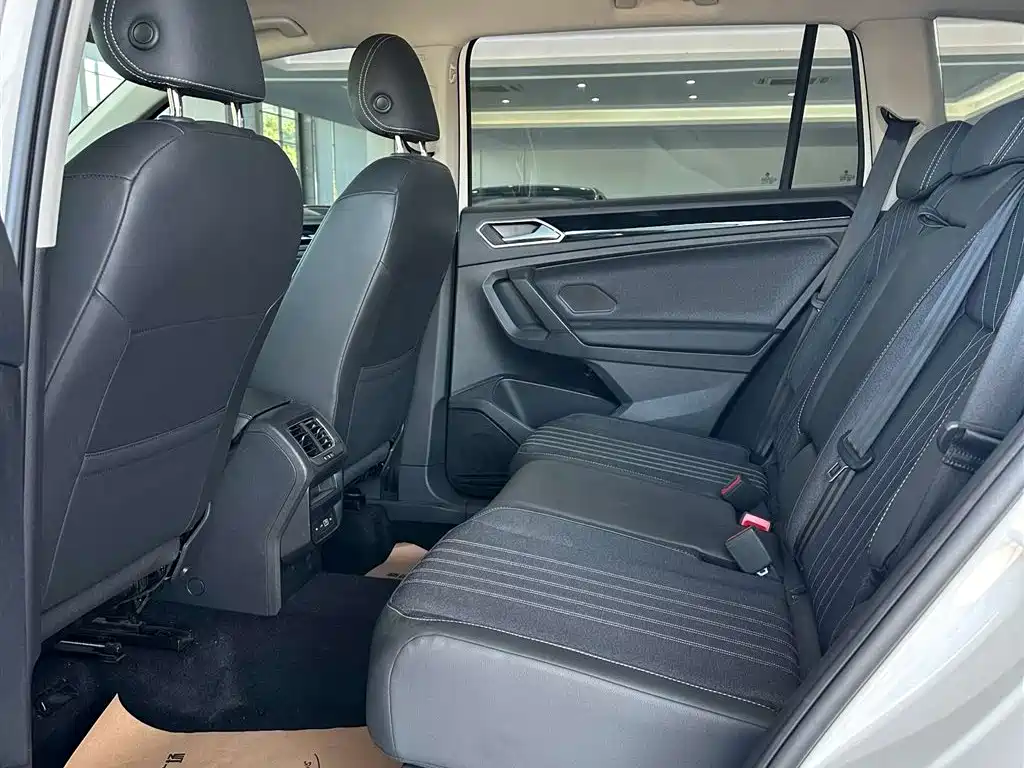 Volkswagen Tiguan L 2022 — фото 11