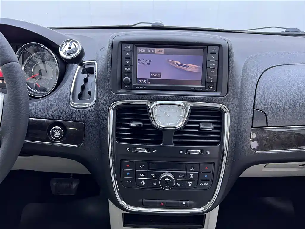 Chrysler Grand Voyager 2015 — фото 29