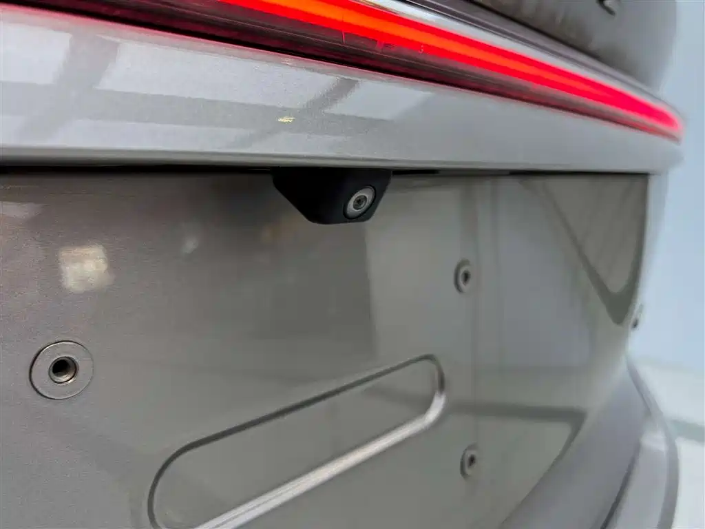 Roewe RX5 New Energy — фото 30
