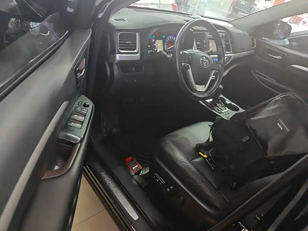 Toyota Highlander 2015 — фото 16