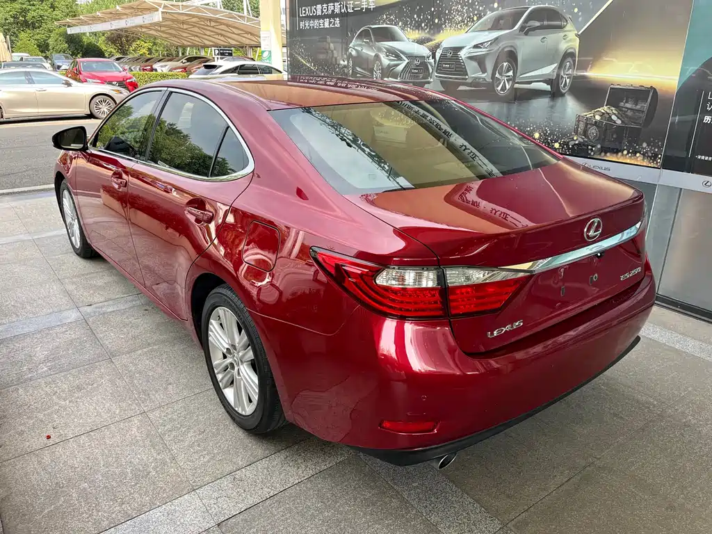 Lexus ES 2014 — фото 5