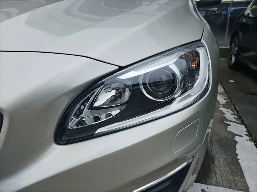 Volvo V60 2017 — фото 24