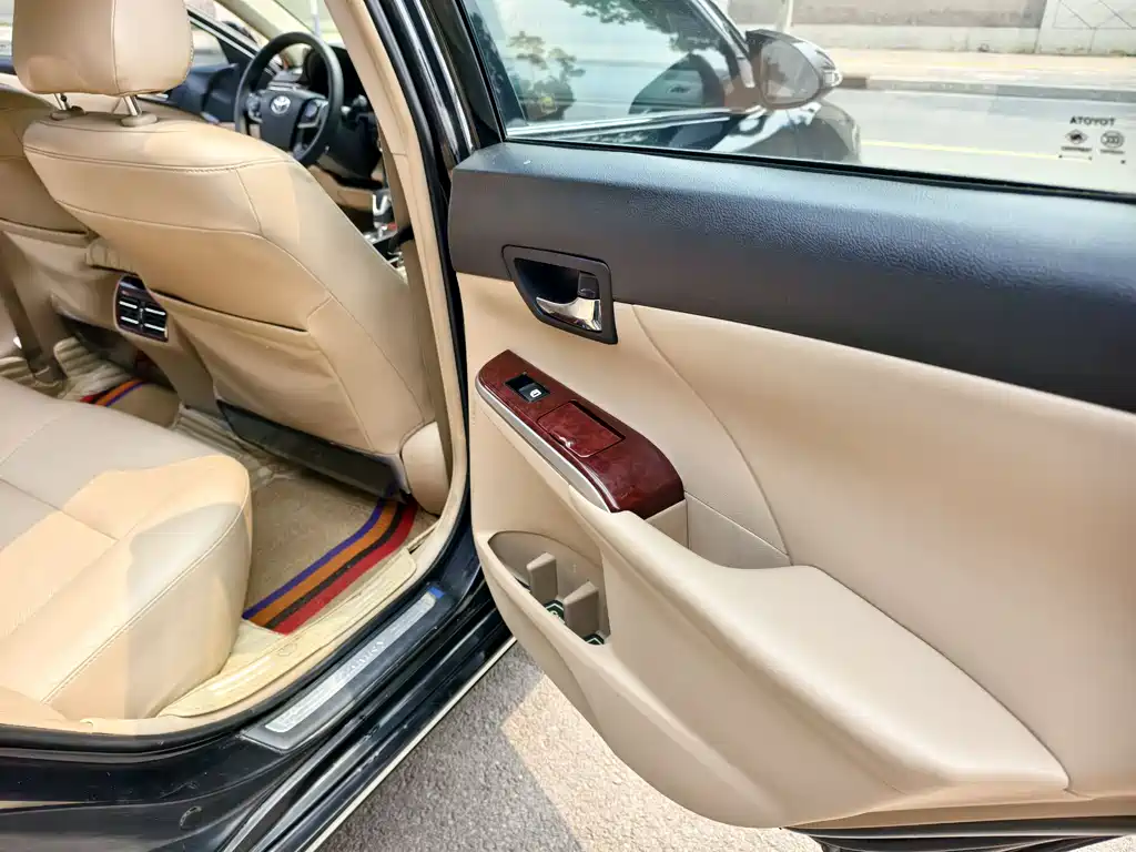 Toyota Camry 2014 — фото 13