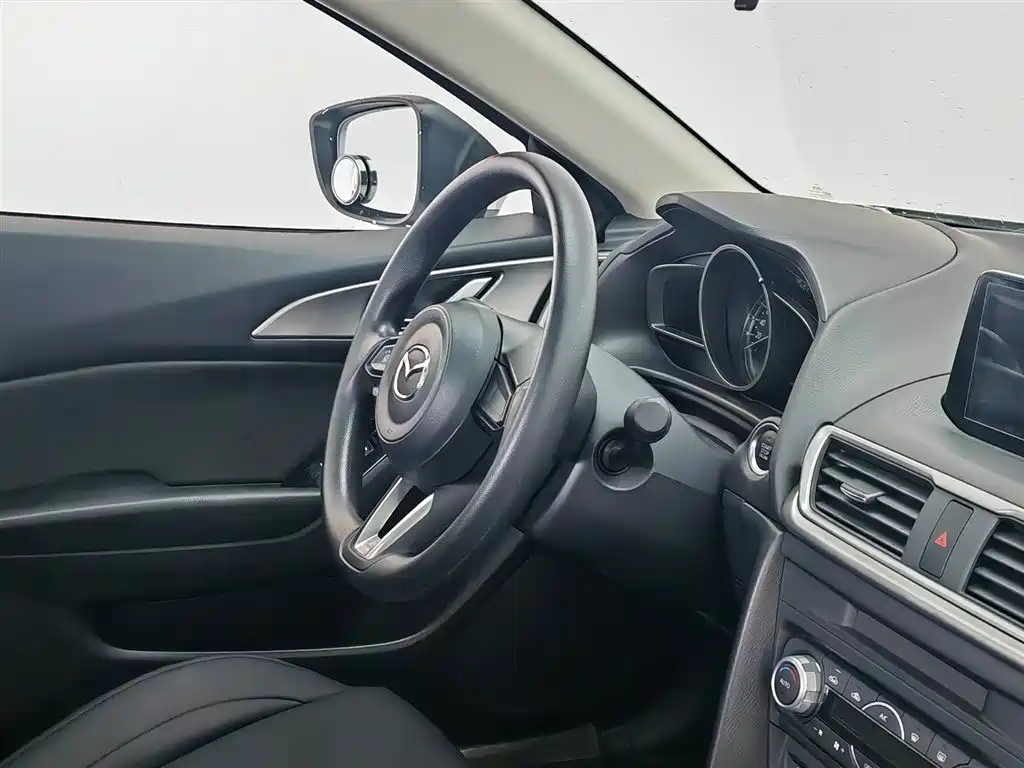 Mazda 3 Axela 2017 — фото 22