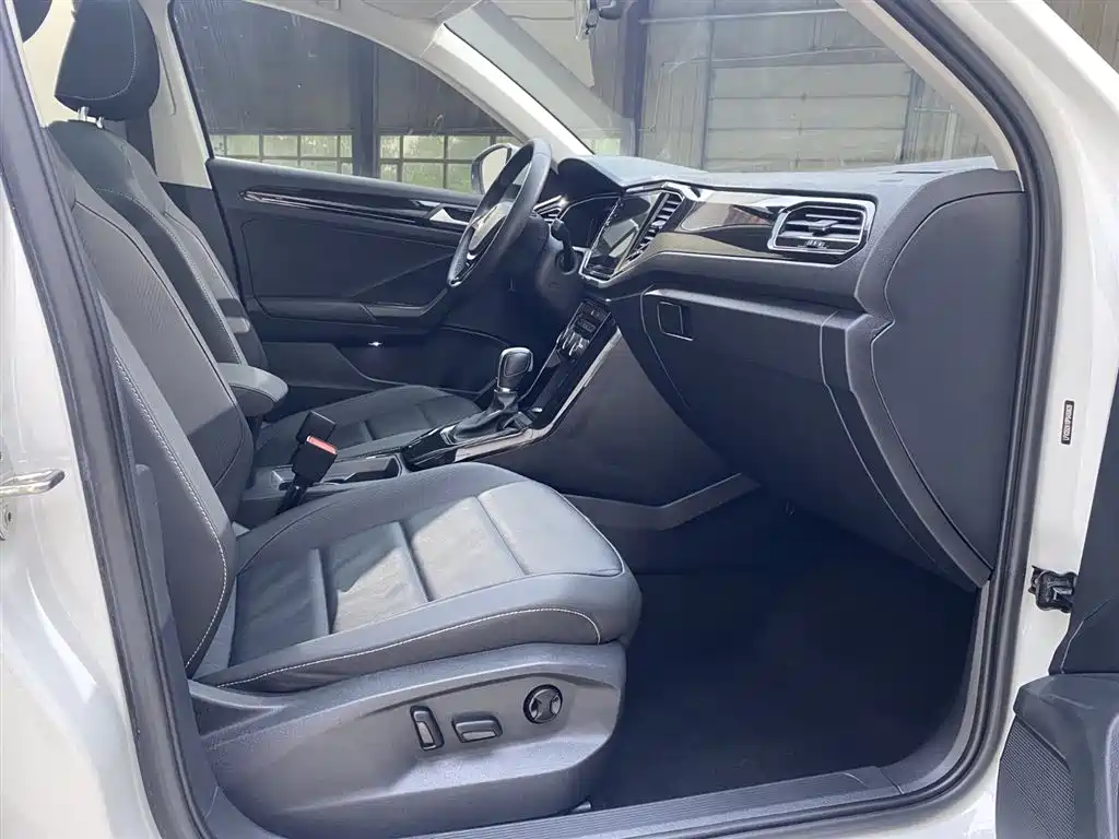 Volkswagen T-Roc 2023 — фото 11