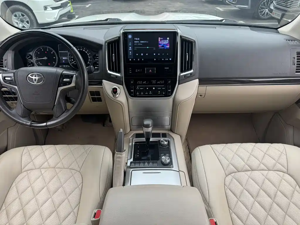 Toyota Land Cruiser 2019 — фото 11