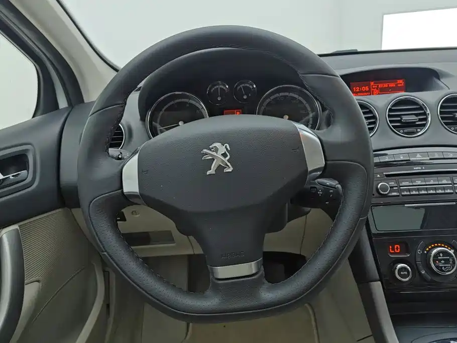 Peugeot 408 2013 — фото 15