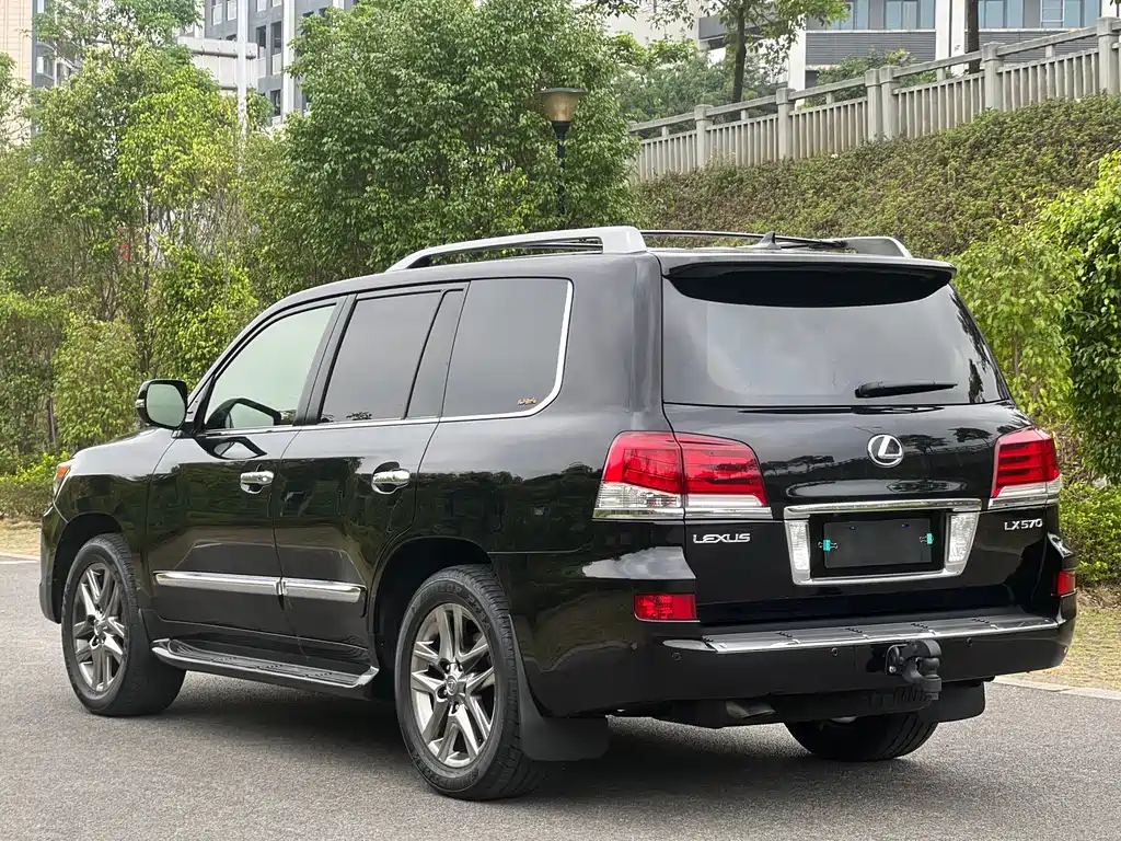 Lexus LX 2013