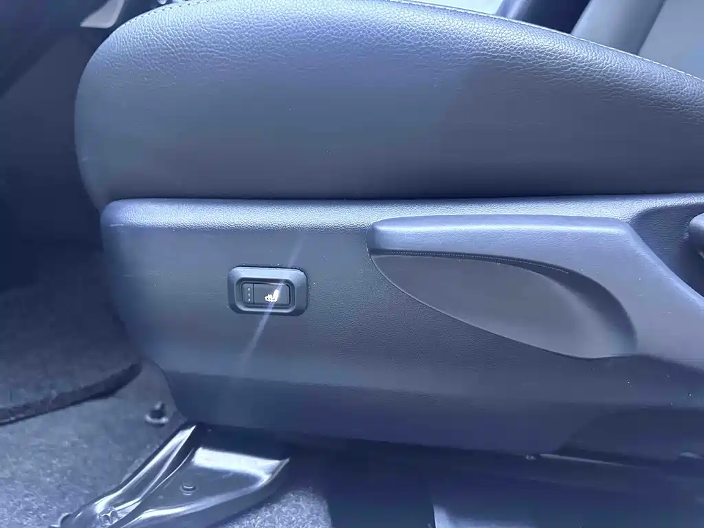 Toyota Yaris L 2022 — фото 15