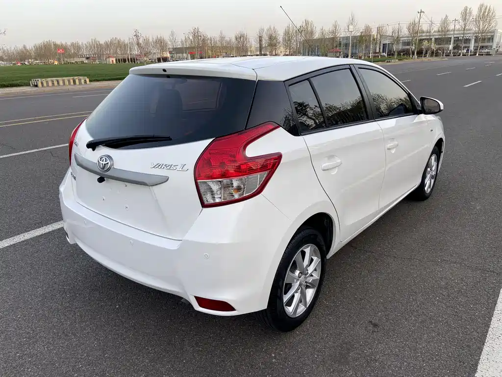 Toyota Yaris L 2014 — фото 4