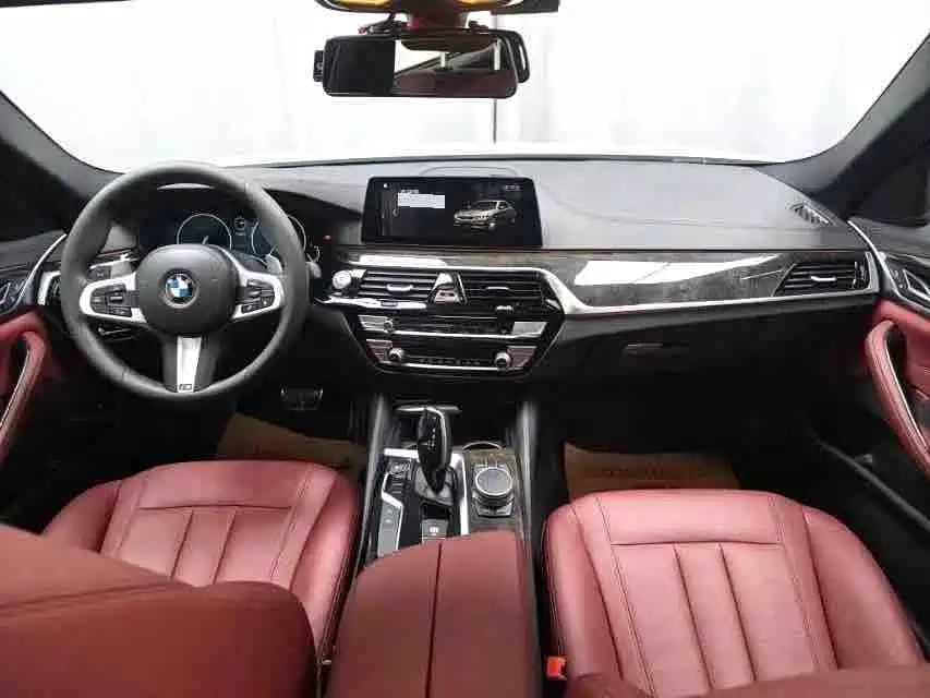 BMW 5 Series 2019 — фото 12