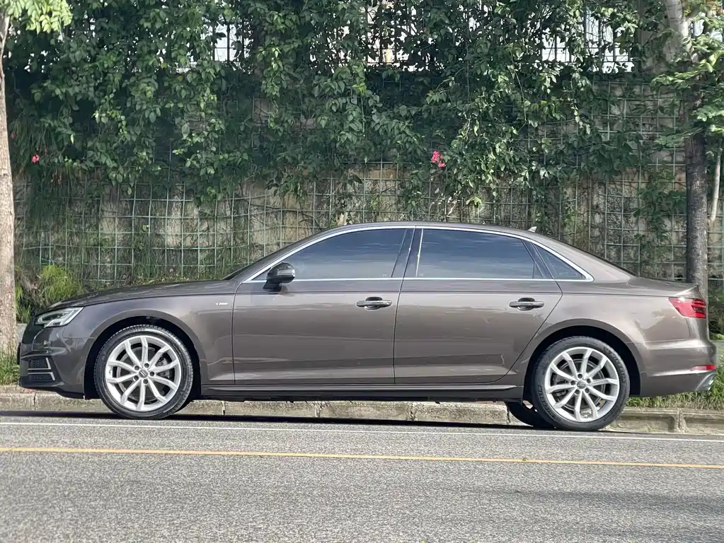 Audi A4L 2018