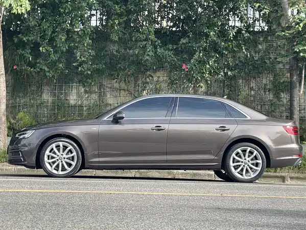 Audi A4L 2018