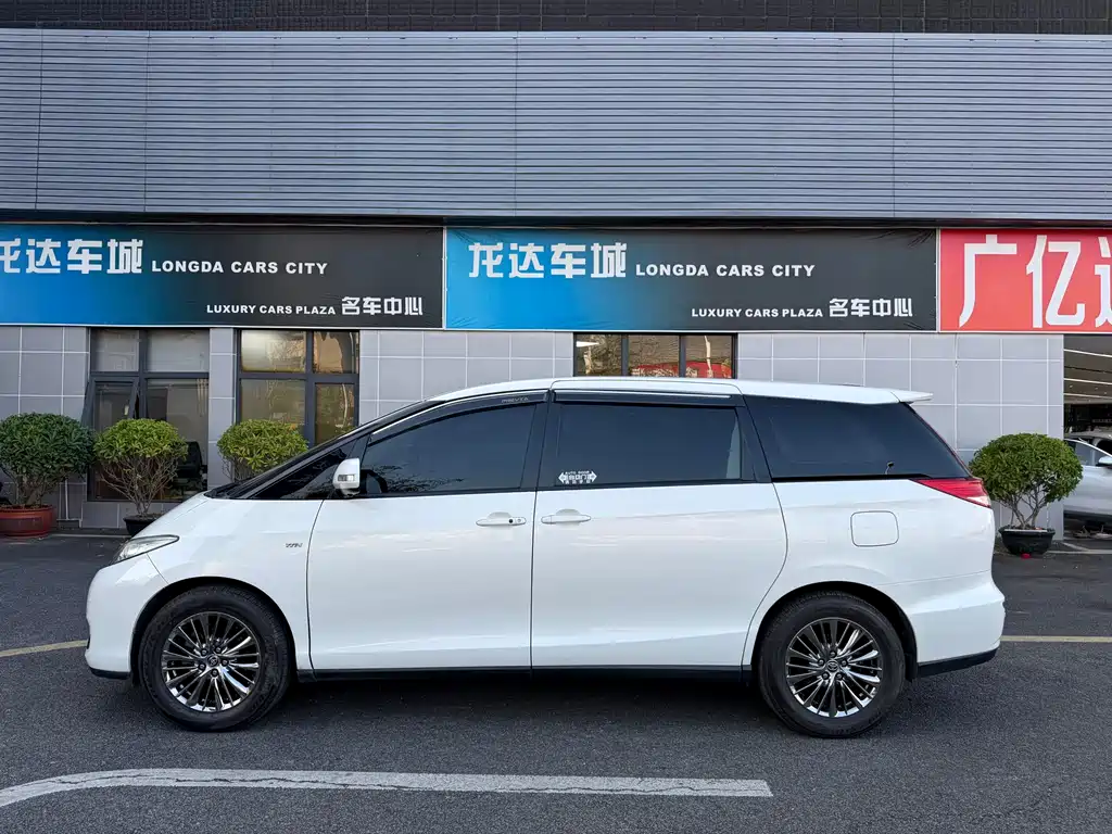 Toyota Previa 2015 — фото 12