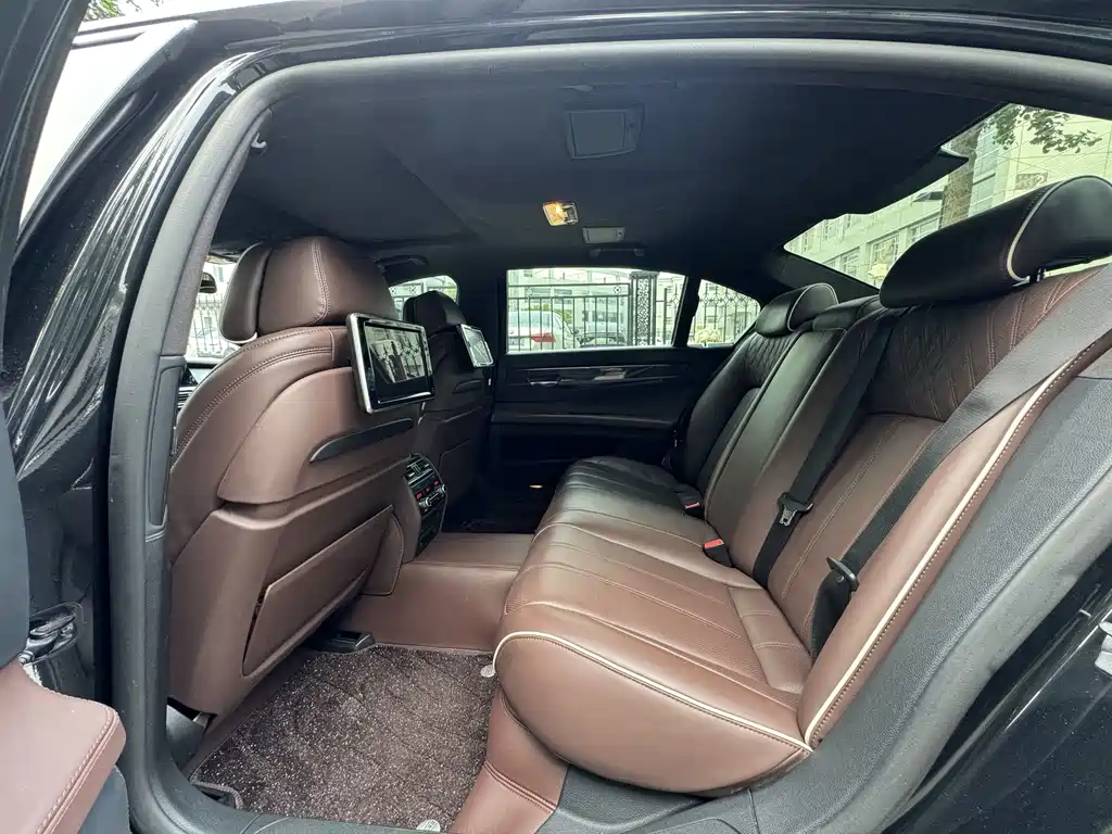 BMW 7 Series 2014 — фото 13