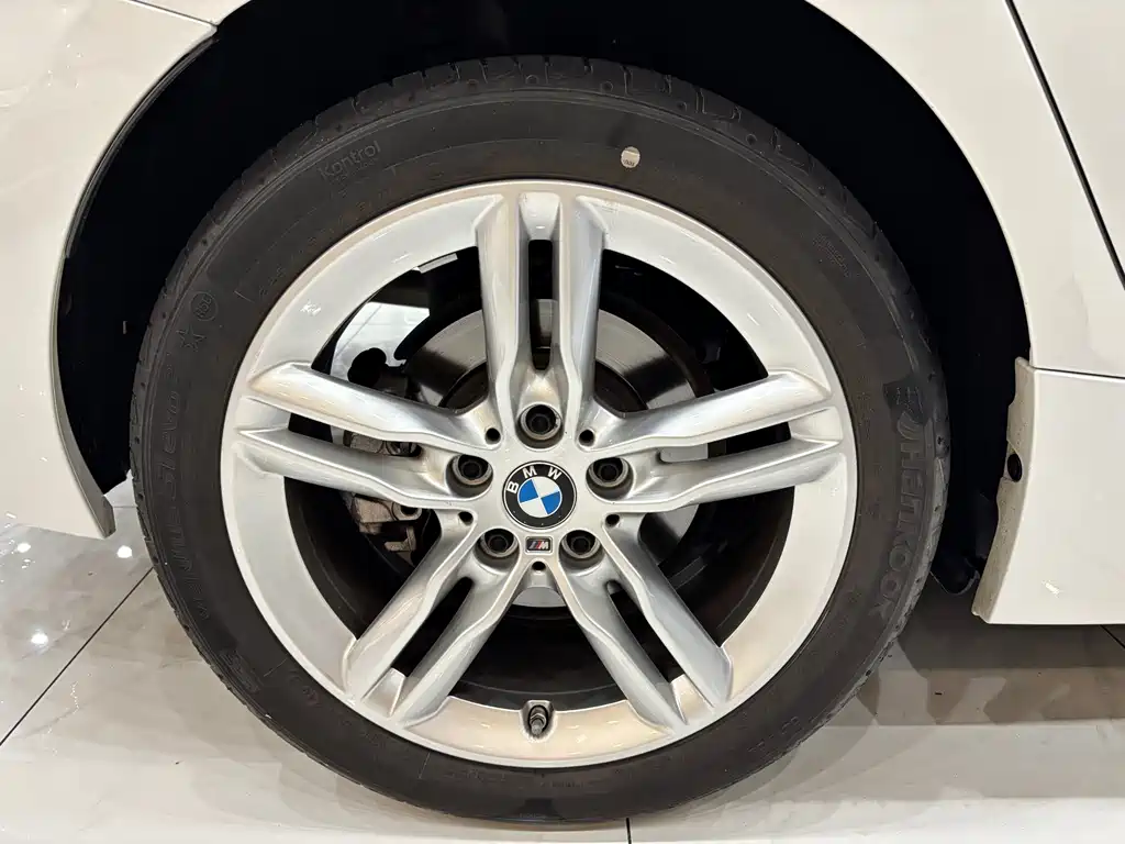 BMW 1 Series 2023 — фото 19