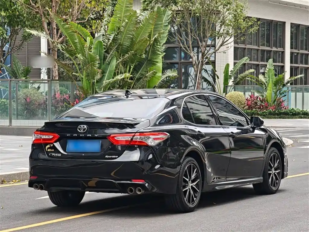 Toyota Camry 2023 — фото 14