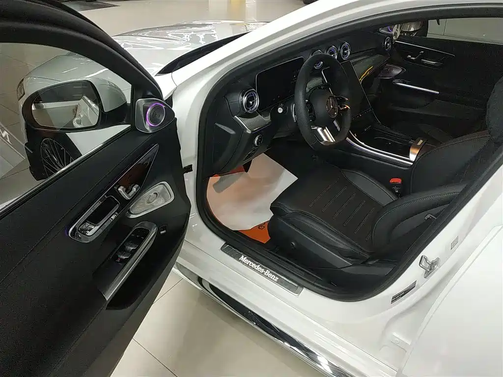 Mercedes-Benz C-Class 2024 — фото 16