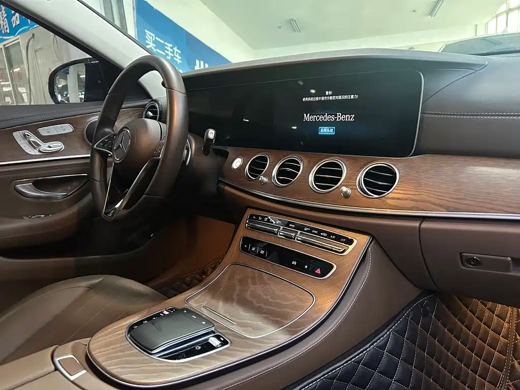 Mercedes-Benz E-Class 2023 — фото 18