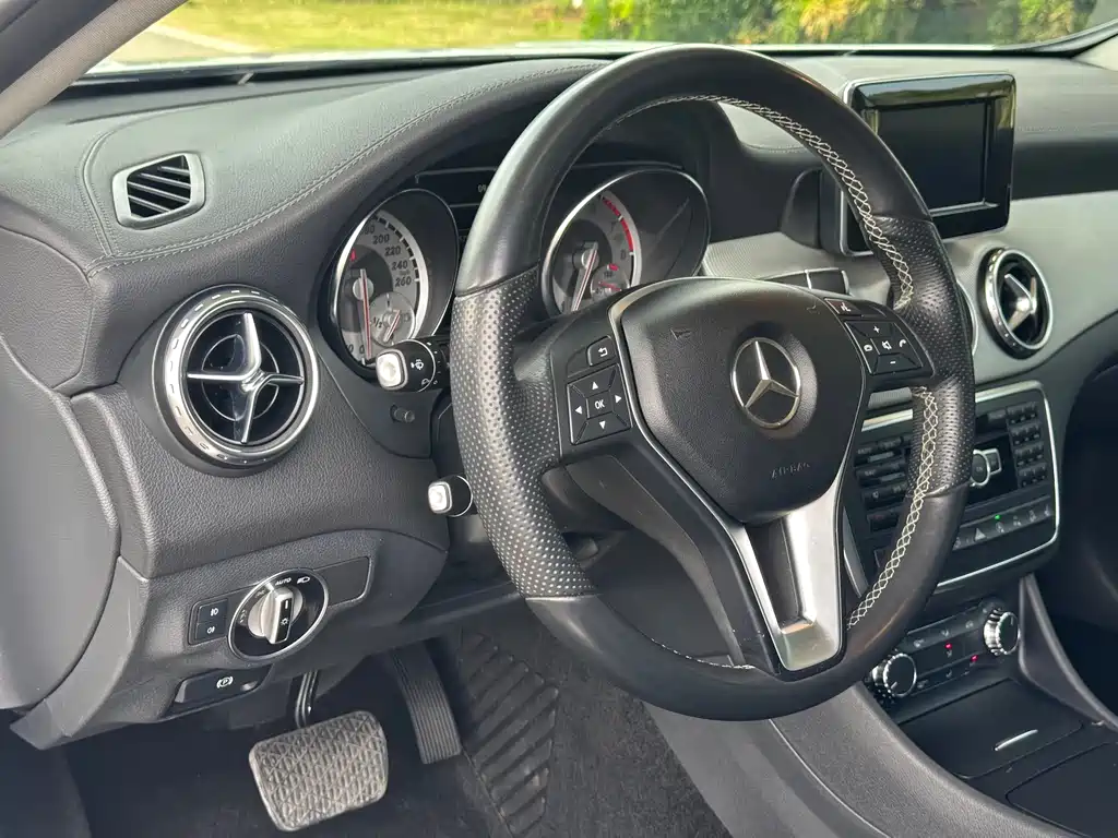Mercedes-Benz GLA 2015 — фото 10