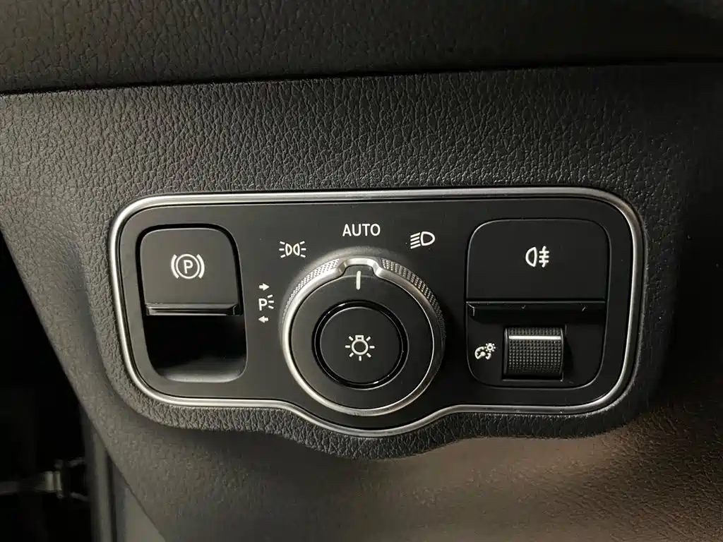 Mercedes-Benz GLB 2023 — фото 16